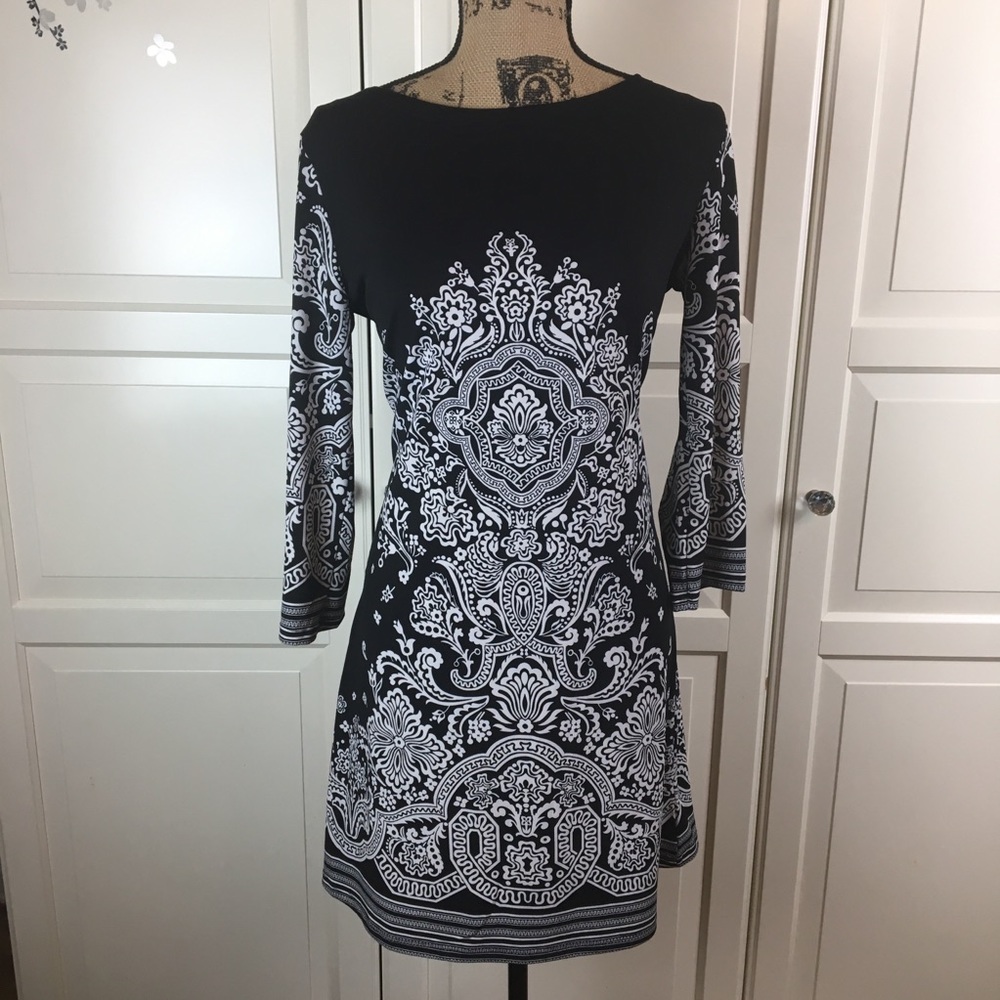 MT Collection Black/White Shift Dress Size M